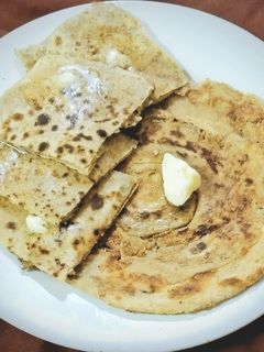 चीज़ी आलू पराठा (Cheesy aloo paratha recipe in Hindi) रेसिपी मुख्य फोटो