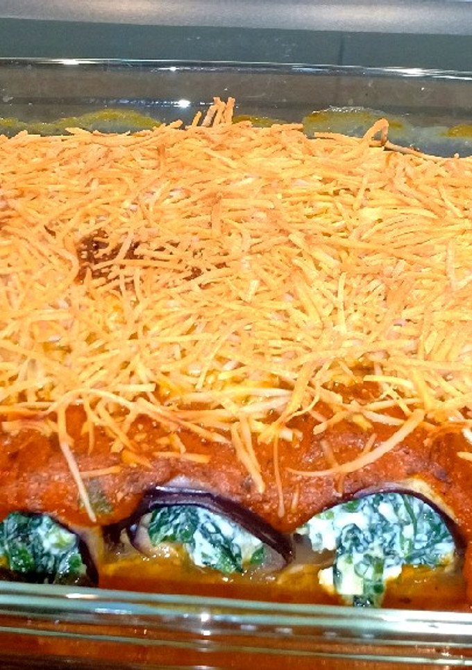 Una foto de Canelones de berenjena rellenos de espinacas y ricota 🇮🇹