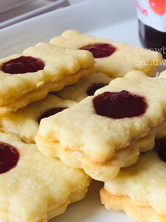 Foto resep Strawberry Sandwich Cookies