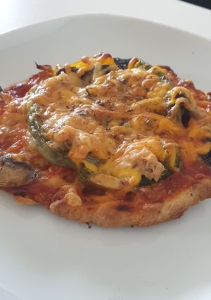 Foto principal de Pizza casera de verduras y atún