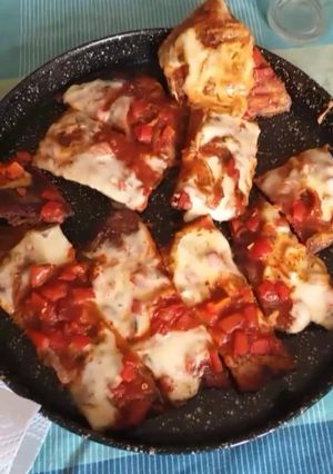 Una foto de Matambre a la pizza con batatas al rescoldo