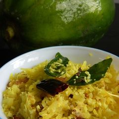 A picture of Raw grated papaya with grated coconut (thoran).
