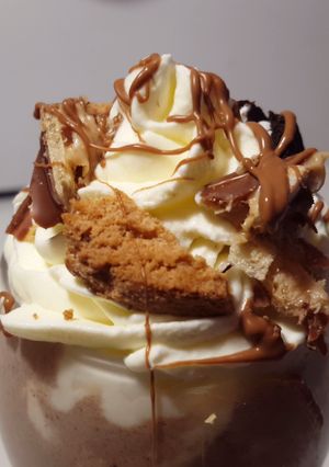 Una foto de Batido de Oreo, Nutella, Chips Ahoy y Kinder Bueno