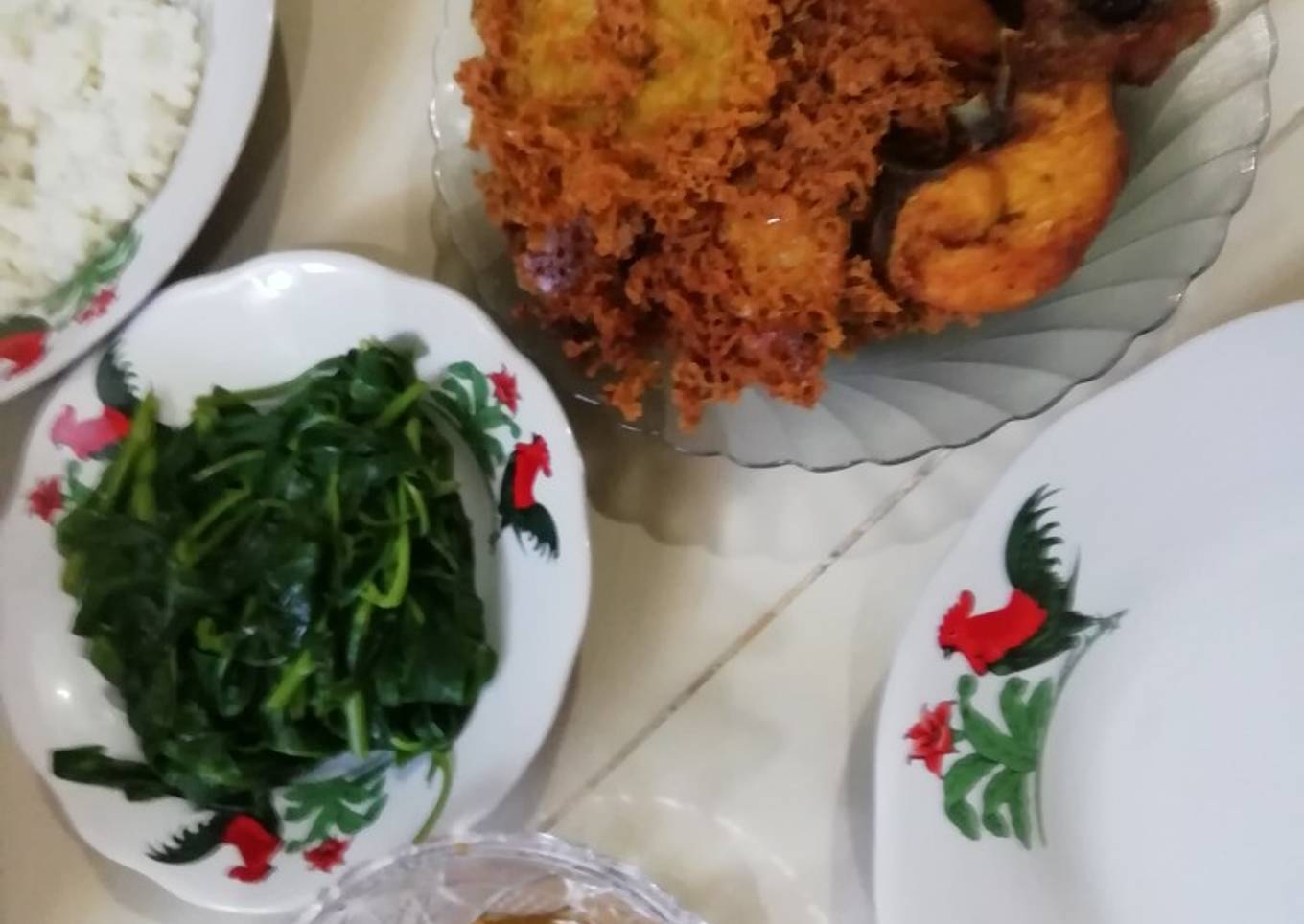 Krim ayam goreng dan tahu goreng