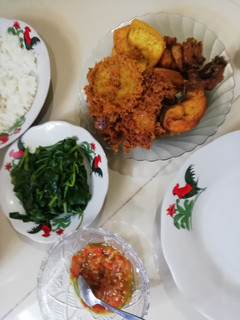 Foto resep Ayam Goreng Kremes dan Tahu Goreng