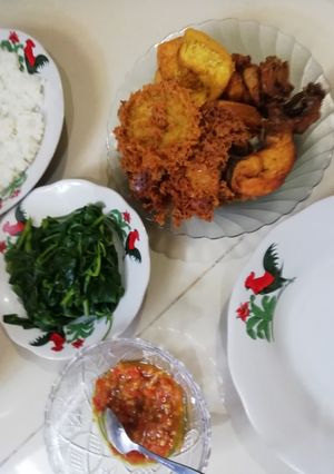 Foto resep Ayam Goreng Kremes dan Tahu Goreng
