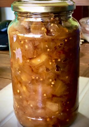 Una foto de Chutney berenjenas y manzanas