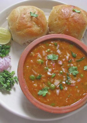 பாவ் பாஜி (Pav Bhaji recipe in tamil) செய்முறை முக்கிய புகைப்படம்