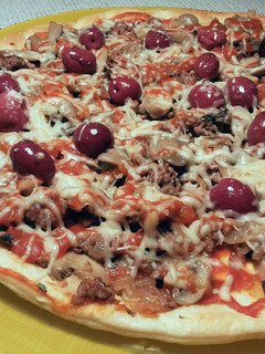 Una foto de Pizza de hojaldre con ternera picada y champiñones