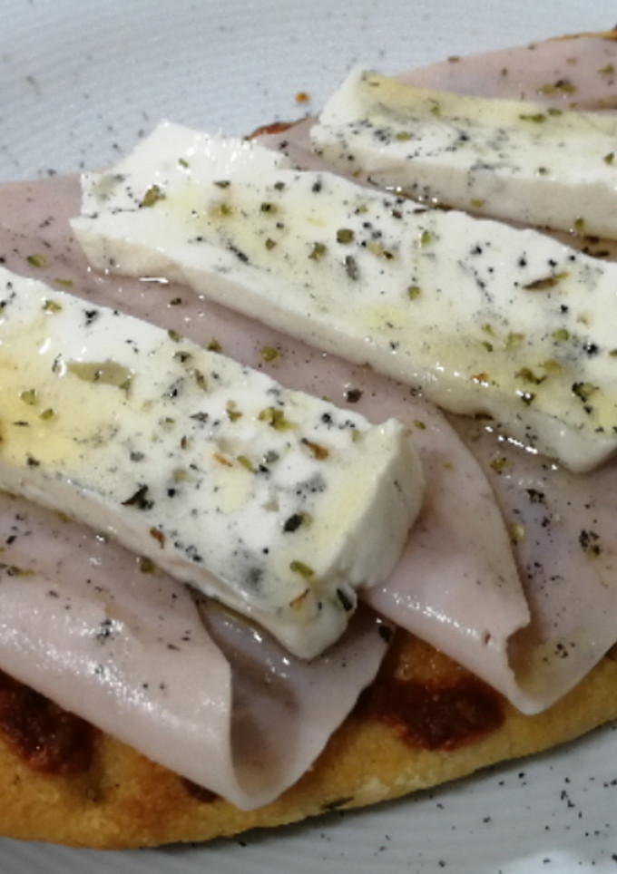 Una foto de Tosta ligera en focaccia