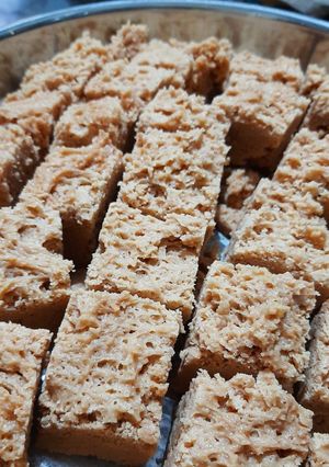 मैसूर पाक (Mysore pak recipe in Hindi) रेसिपी मुख्य फोटो