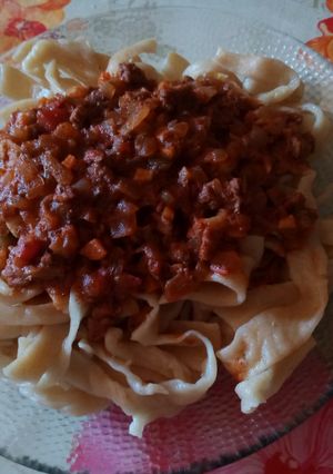 Una foto de Fideos caseros con salsa boloñesa 😁🤤
