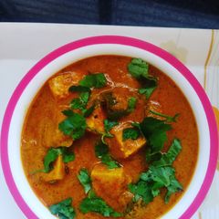 A picture of Paneer makhana curry.