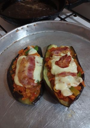 Una foto de Berenjenas rellenas de vegetales