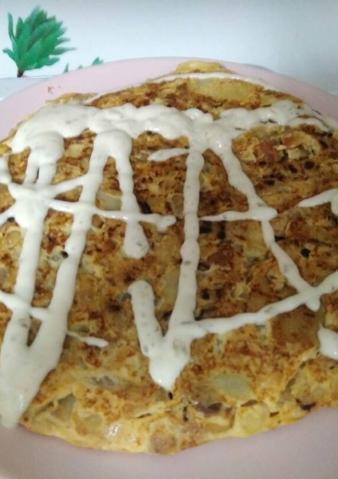 Una foto de Tortilla de papas, cebolla y queso