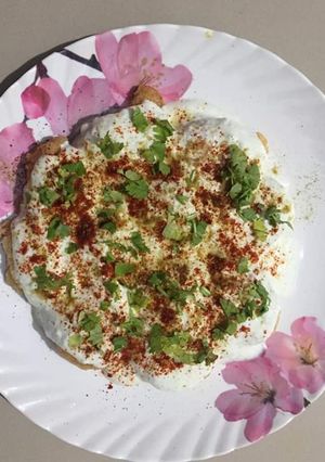 A picture of Dahi Vada.
