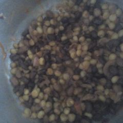A picture of Githeri fried.