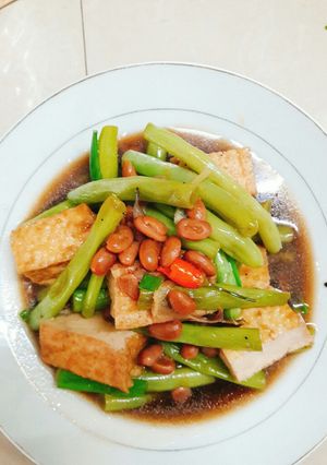 Hình của món Tàu hủ đậu tây kho tương hột (món chay).