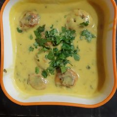 A picture of Kadhi pakoda.