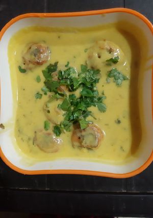 A picture of Kadhi pakoda.