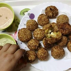 A picture of Soya oats cheese balls.