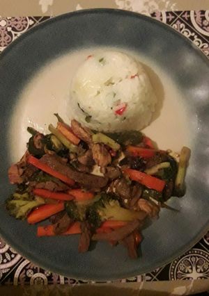 Una foto de Arroz primavera con chapsui