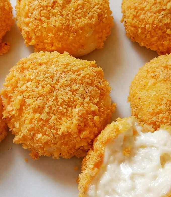 Une photo de Fromage Babybel pané au four