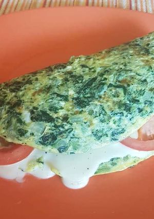 Una foto de Omelette de acelga, ricota, tomate y queso