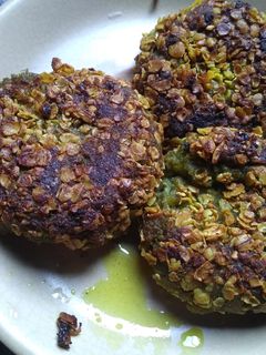 लोकि छिलका ओट्स पकोड़े (Lauki chilka oats pakode recipe in hindi) रेसिपी मुख्य फोटो