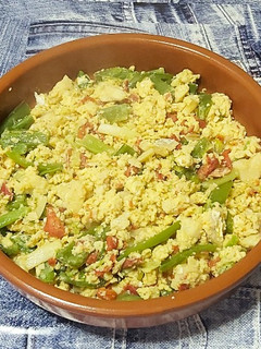 Una foto de Revuelto de bacalao y pimientos