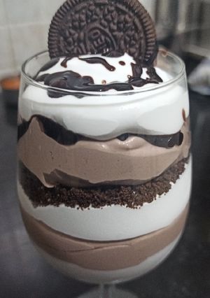 A picture of Oreo chocolate mousse.