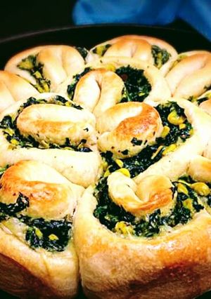 A picture of Spinach Corn Flower Bread.