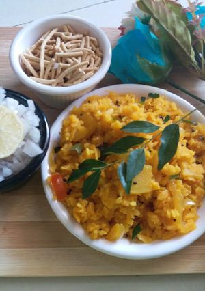 A picture of Kanda masala poha.