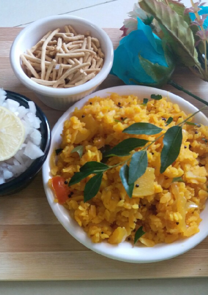 A picture of Kanda masala poha.