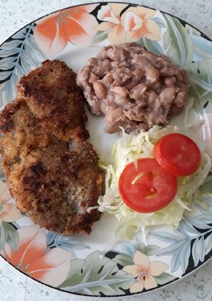 Una foto de Milanesa rellena empanizada
