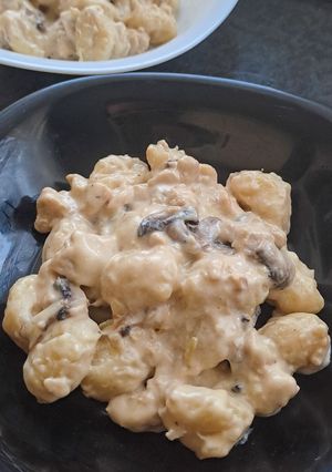 Csirkés gnocchi tejszínesen recept fotója