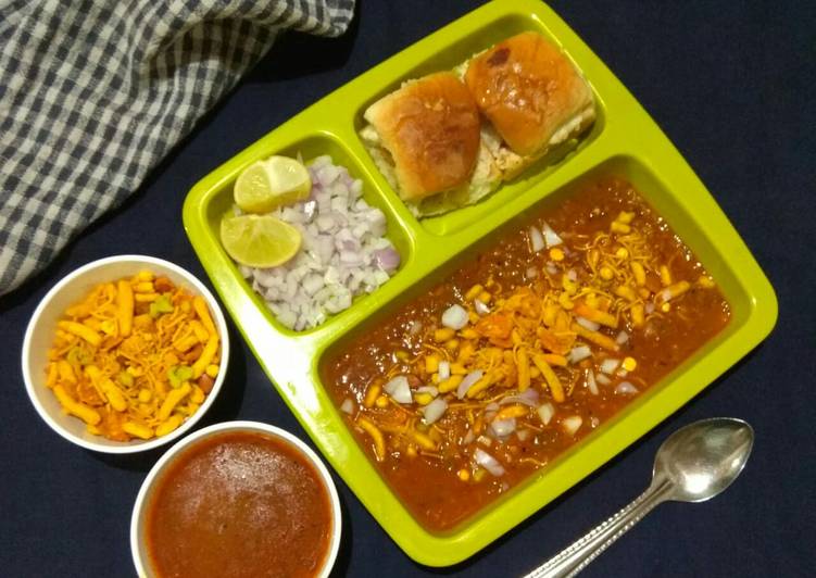 Step-by-Step Guide to Make Any-night-of-the-week Misal pav