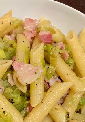 A picture of Leek and bacon pasta.