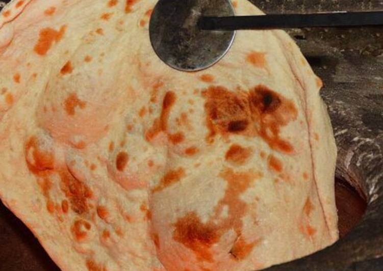 خبز تنور طين عراقي
 مع السمك المسكوف