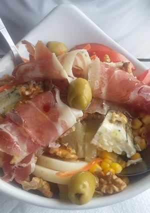 Una foto de Ensalada tropical