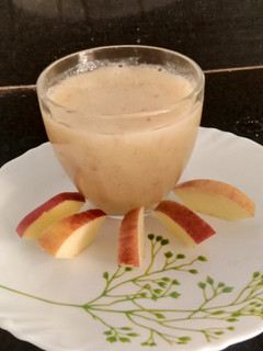 સફરજન આમળા નો જ્યુસ (Apple Amla Juice Recipe In Gujarati) રેસીપી મુખ્ય ફોટો
