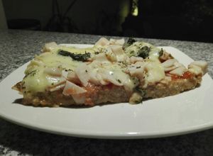 Una foto de Pizza de masa integral distinta