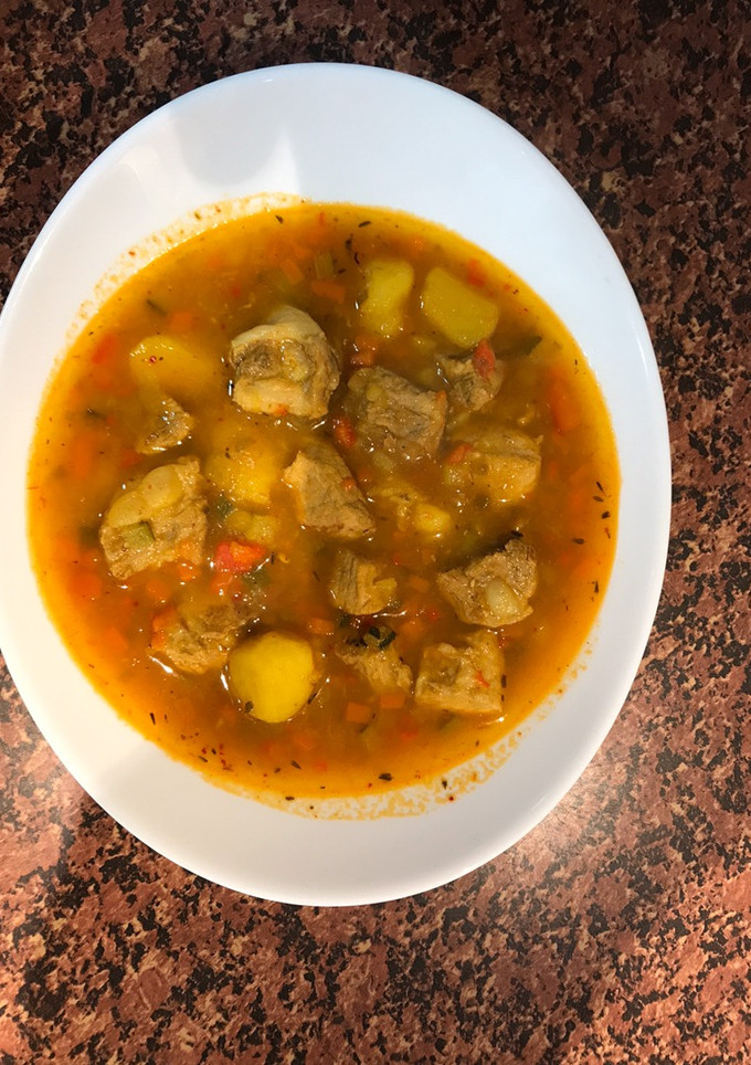 Una foto de Estofado de costilla y patatas