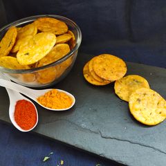 A picture of Methi wheat papdi.