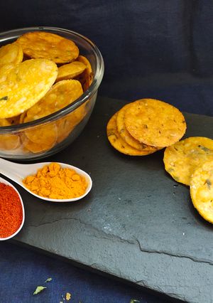 A picture of Methi wheat papdi.