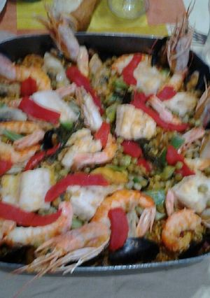 Una foto de Arroz mixto mariscos y pollo