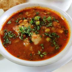A picture of Aloo matar dhaba style.