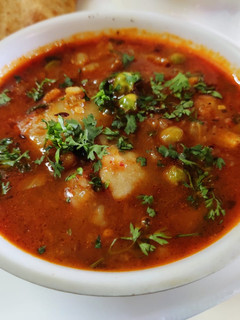 A picture of Aloo matar dhaba style.