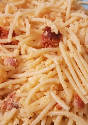 Tojásos kolbászos tészta gluténmentesen recept fotója