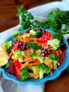 عکسی از دستور سالاد کلم بروکلی و لبو (Salad)🥗
